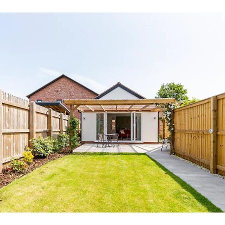 Charming Chester Studio With Private Garden & Free Parking Zewnętrze zdjęcie